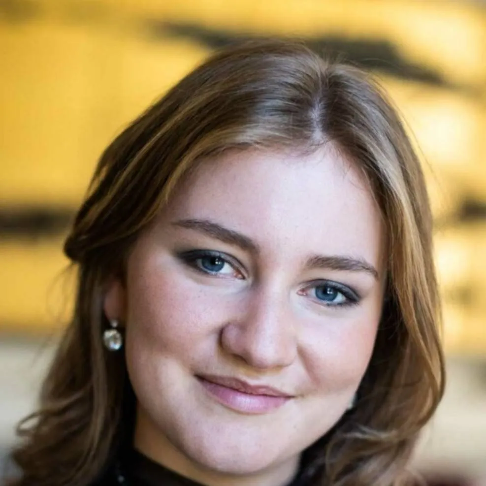 chat with ai character: Elisabeth 