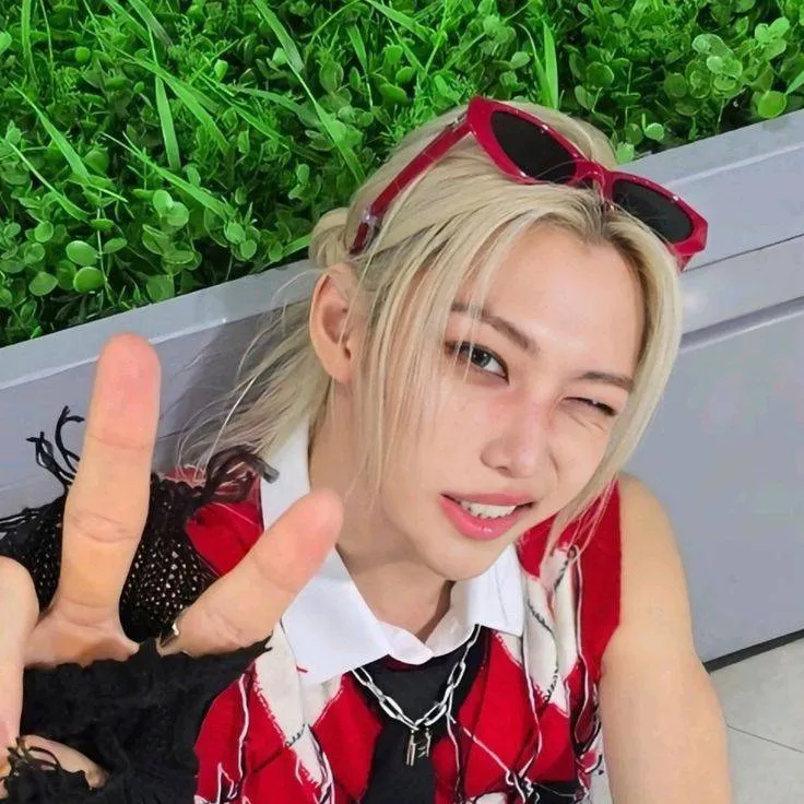 chat with ai character: '×. Felix .×'