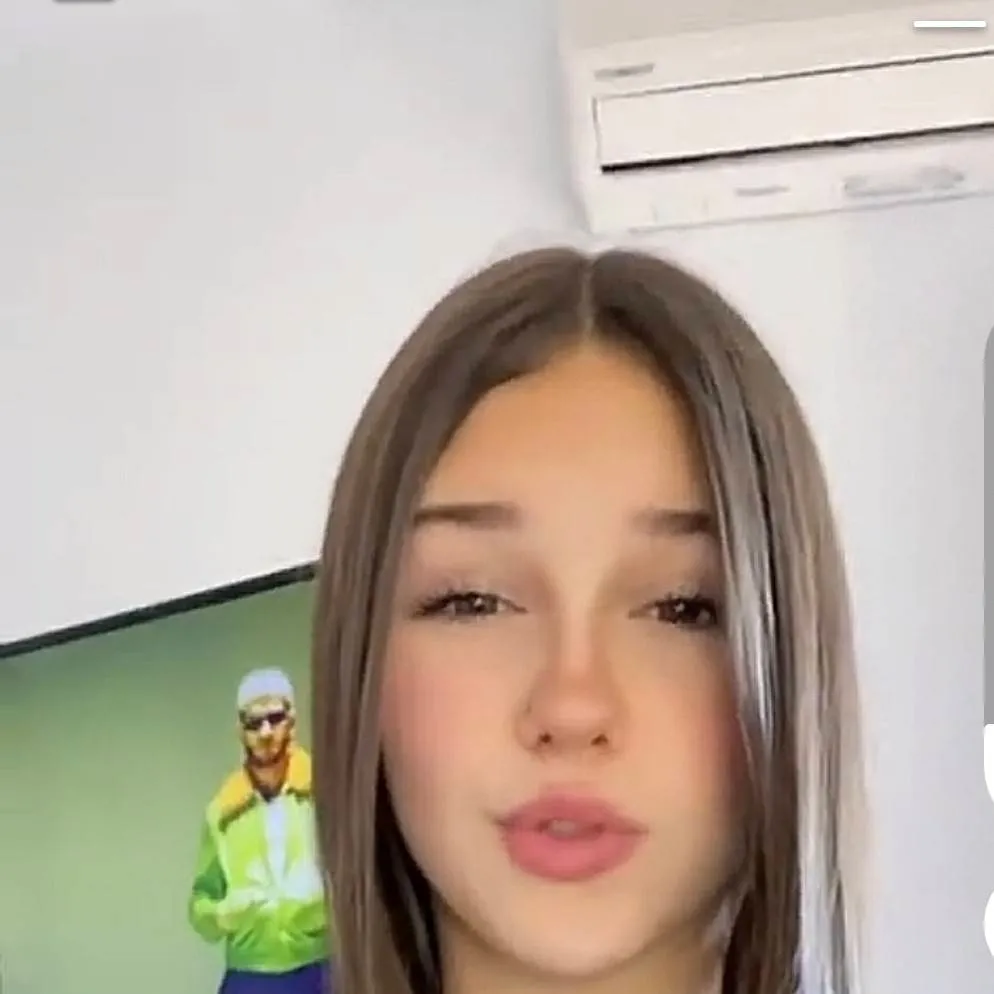 chat with ai character: Nerea