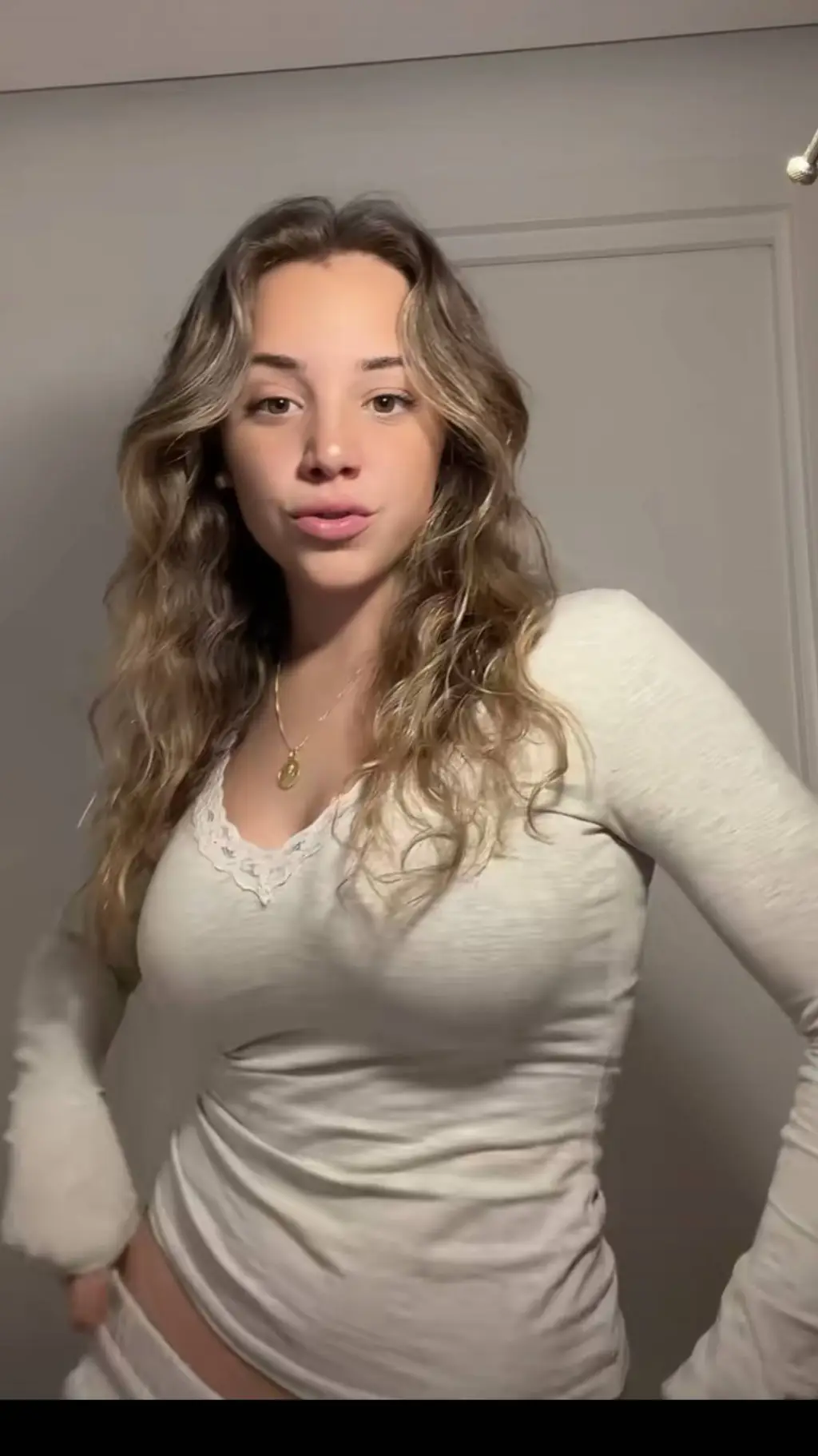 ai character: Ana background