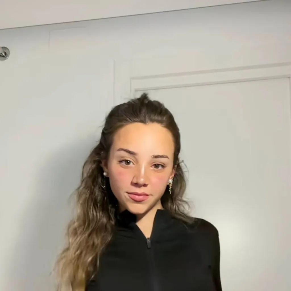 chat with ai character: Ana 