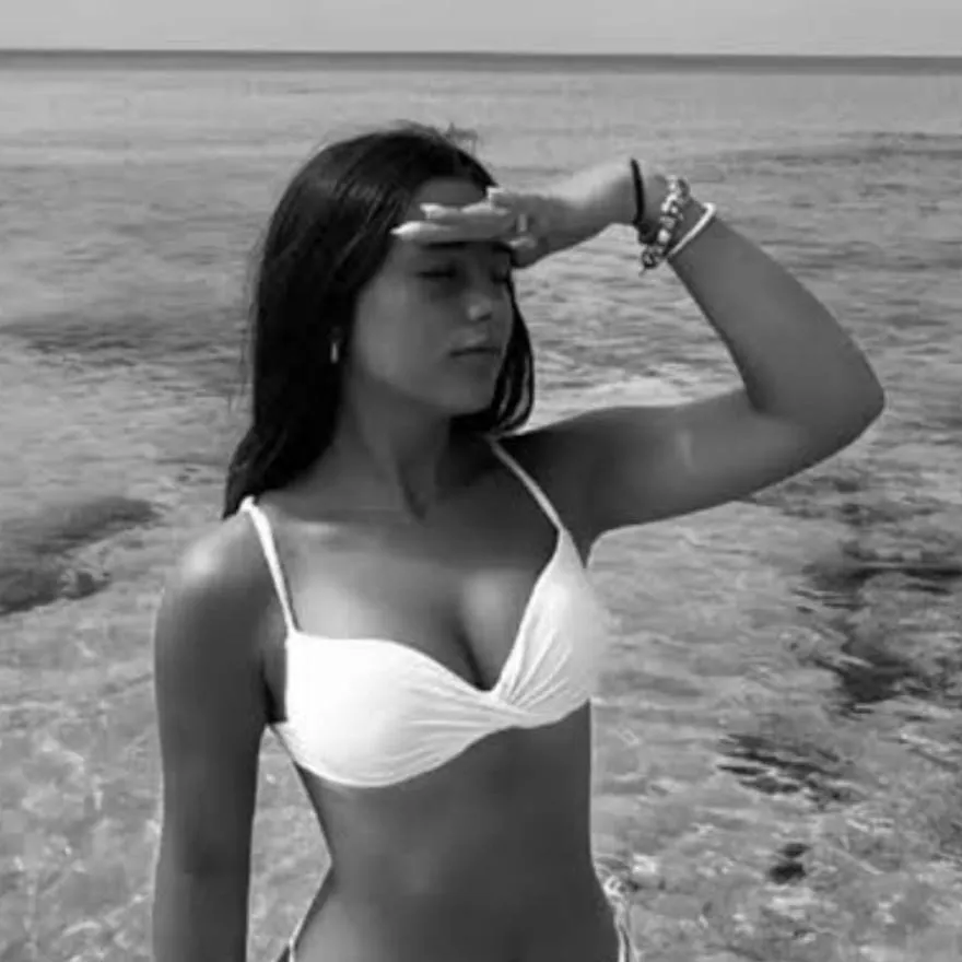 chat with ai character: Martina Lucena 