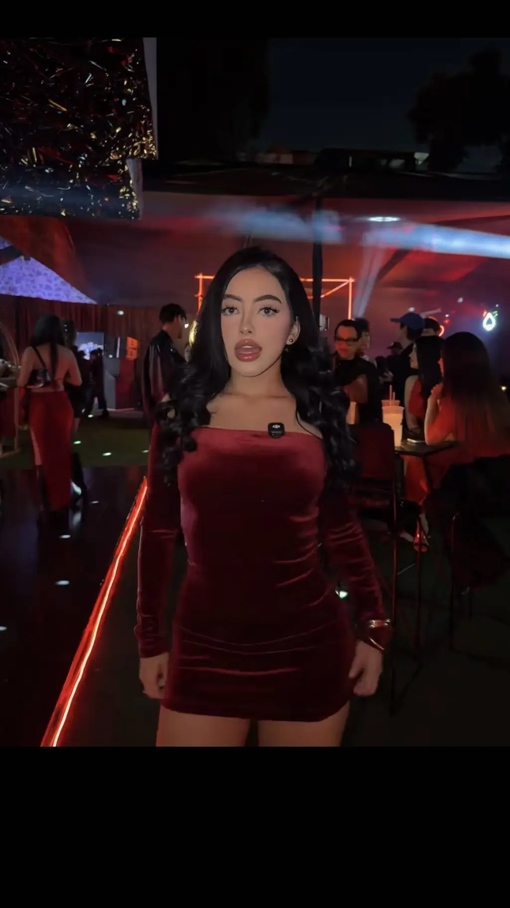 ai character: Laura sofia  background