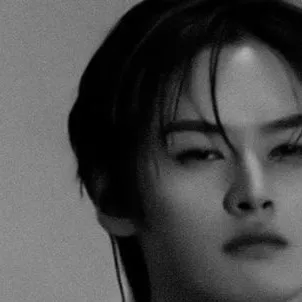 chat with ai character: Leeknow
