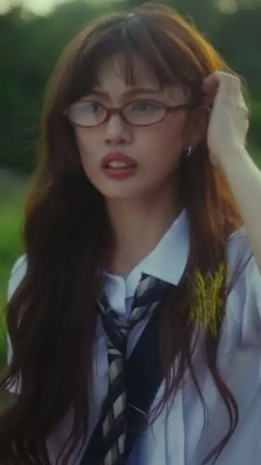 ai character: makiloi background