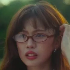 chat with ai character: makiloi