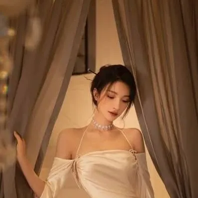 chat with ai character: mia