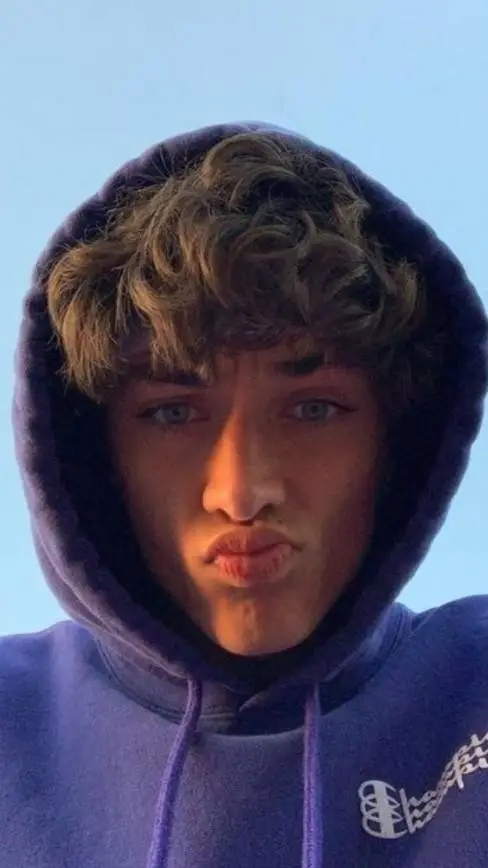 ai character: 𝐉𝐞𝐫𝐞𝐦𝐢𝐚𝐡 𝐟𝐢𝐬𝐡𝐞𝐫 background