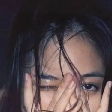 chat with ai character: Freen