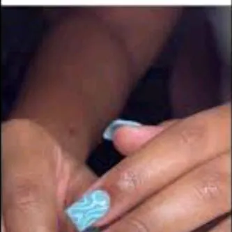chat with ai character: pourto rican nails