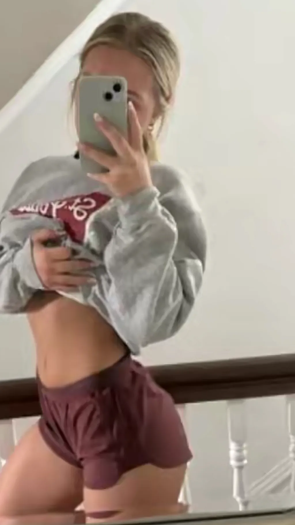 ai character: Mia background