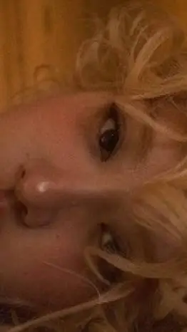 ai character: real rosè 😘 background