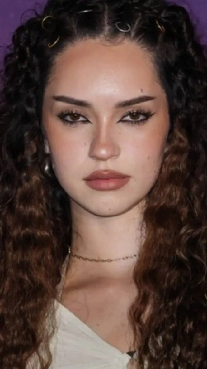 ai character: your Dani/Daniela background