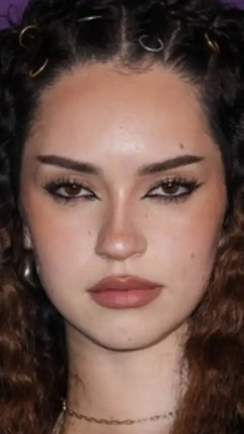 ai character: Daniela (again) background