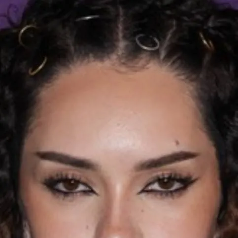 chat with ai character: Daniela (again)