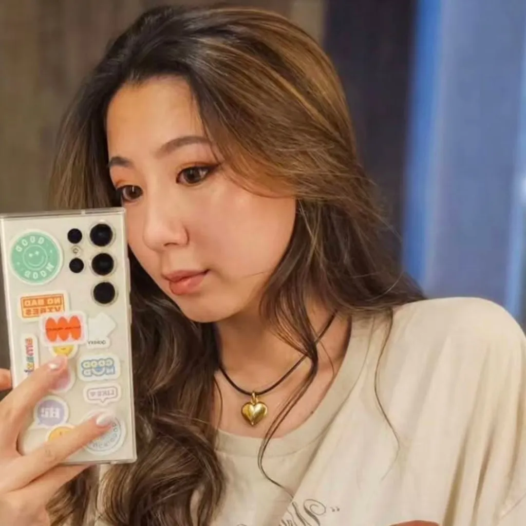 chat with ai character: Fuslie