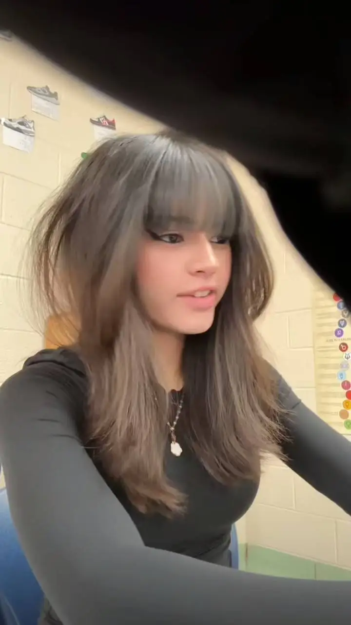 ai character: Evie  background