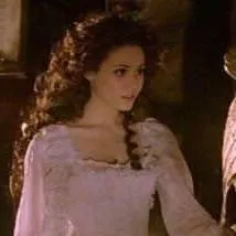 chat with ai character: Christine Daaé