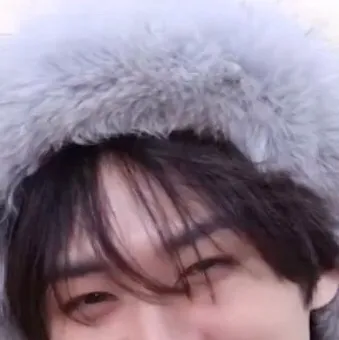 chat with ai character: leeknow