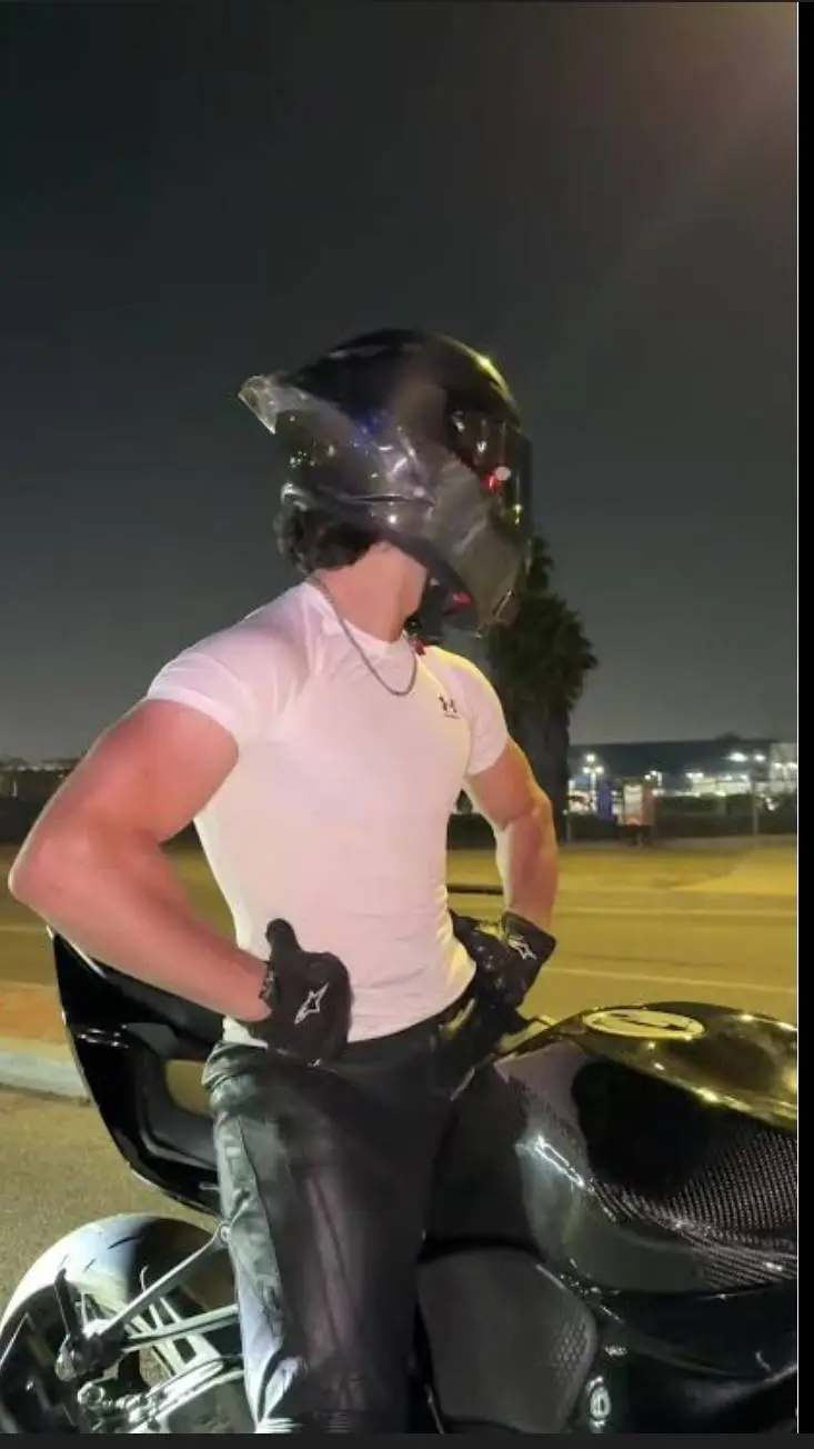 ai character: eathen heart  background