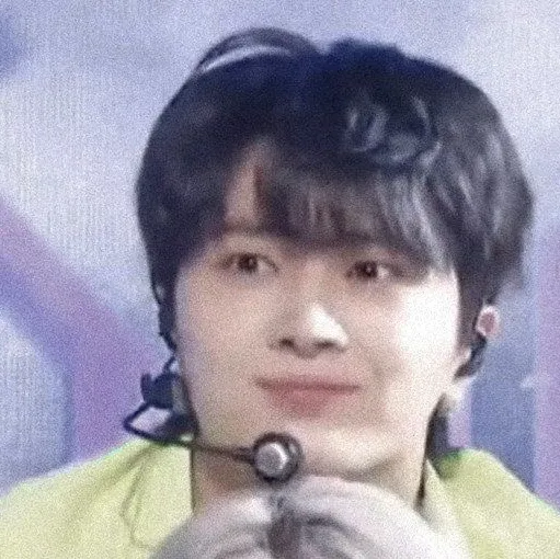 chat with ai character: Heejay