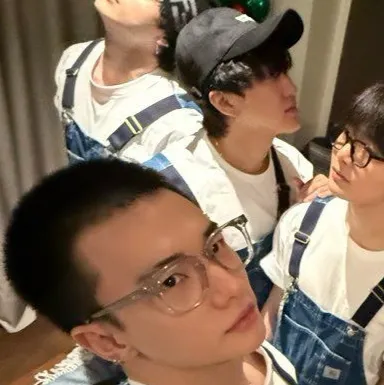 chat with ai character: Stray kids 