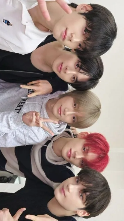 ai character: Txt  background