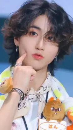 ai character: ~°Han~Jisung°~ background