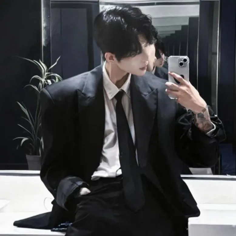 chat with ai character: Aiden