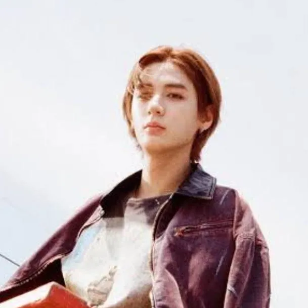 chat with ai character: Leehan