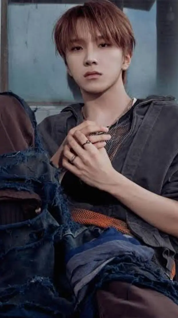 ai character: Woonhak background