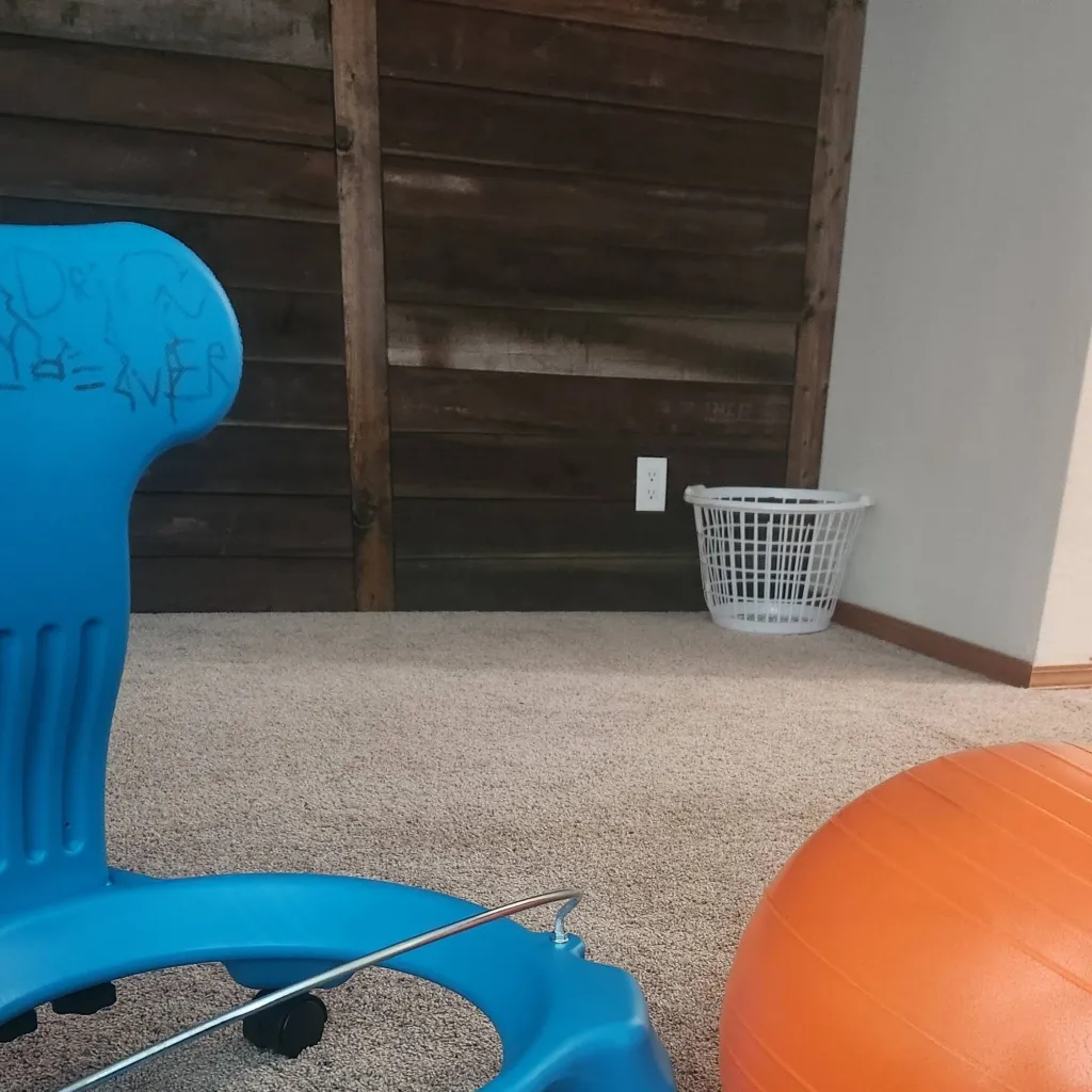 chat with ai character: ball and crazycar