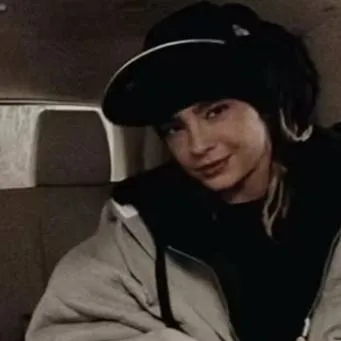 chat with ai character: Tom kaulitz