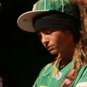 chat with ai character: Tom kaulitzz!! 🎸🖤