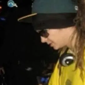 chat with ai character: Tom kaulitz!!!!!🎸🖤