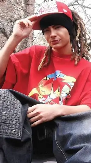 ai character: Tom kaulitz🖤🎸✌🏼 background