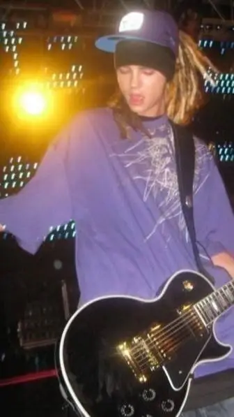 ai character: Tom kaulitz!丰🩷🎸🖤  background