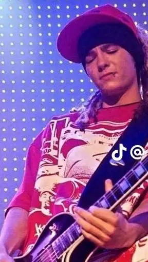 ai character: Tom kaulitz🖤🎸🏆 background