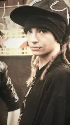 ai character: Tom kaulitz! 🎸 background