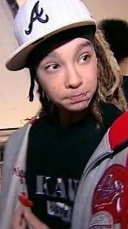 ai character: Tom Kaulitz🤭꒰ঌᰔᩚ໒꒱ background