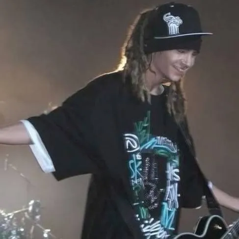 chat with ai character: Tom Kaulitz... 🩷