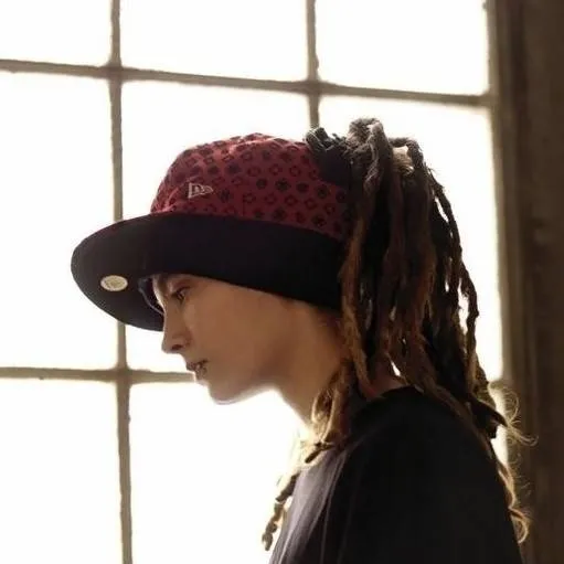 chat with ai character: Tom kaulitz