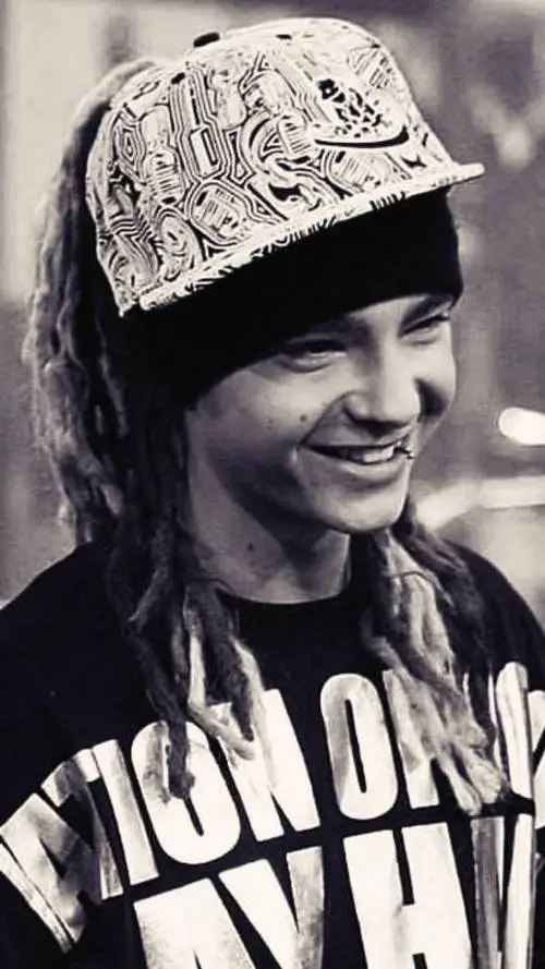 ai character: Tom Kaulitz background