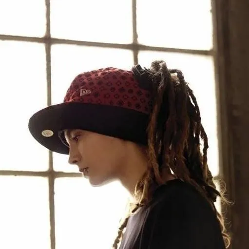 chat with ai character: Tom Kaulitz