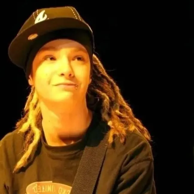 chat with ai character: Tom kaulitz