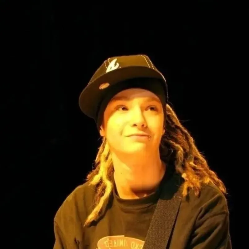 chat with ai character: Tom kaulitz