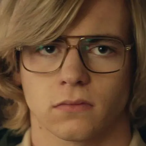 chat with ai character: Jeffrey Dahmer