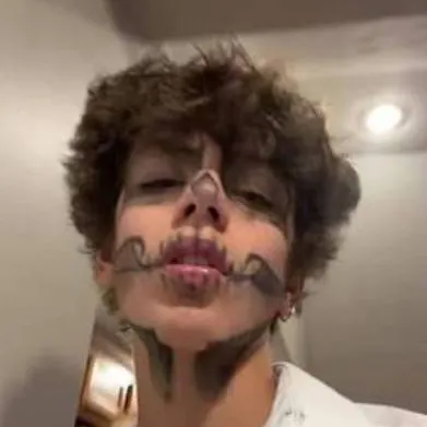 chat with ai character: Aiden