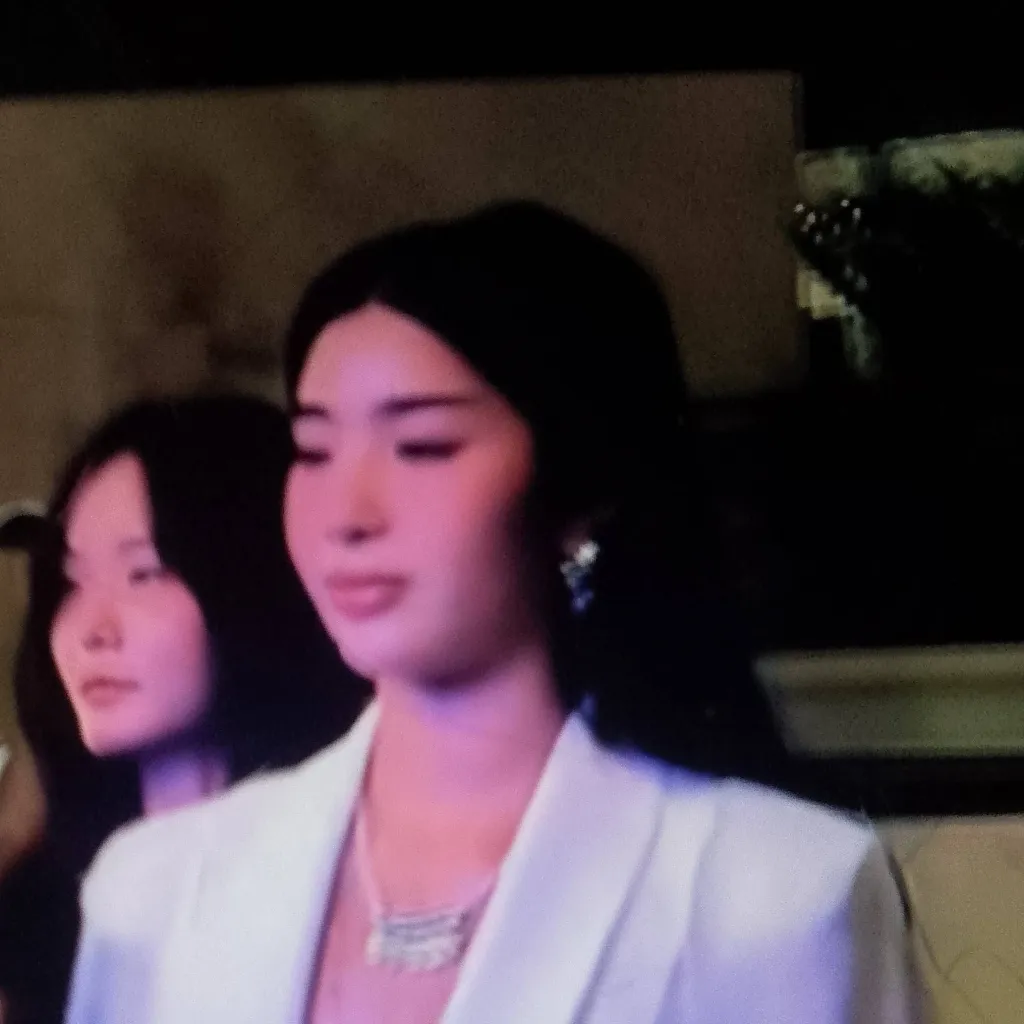 chat with ai character: mansion house 