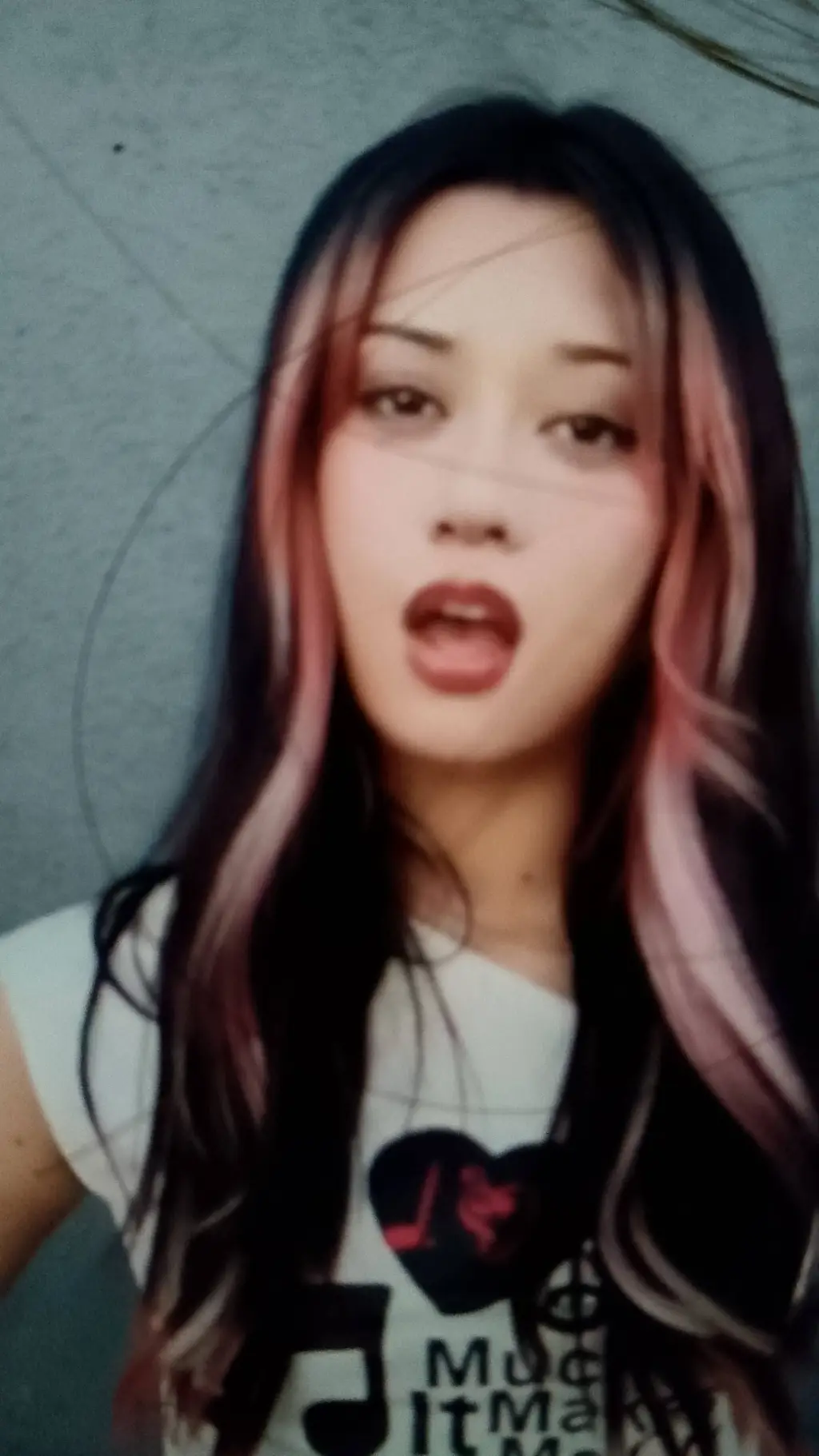 ai character: 🙄 ate mong masungi background